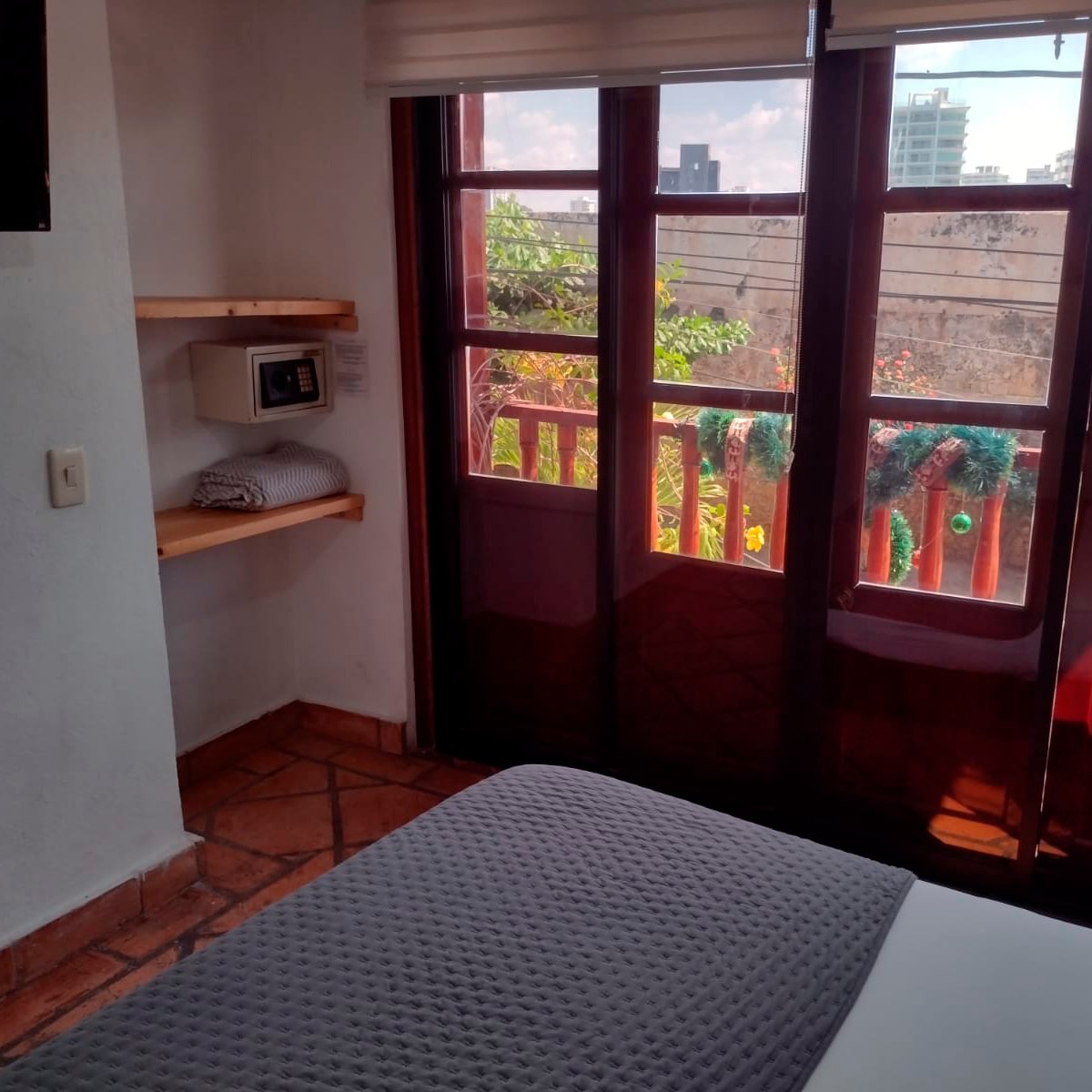 Double Room with Balcony - Photo 2